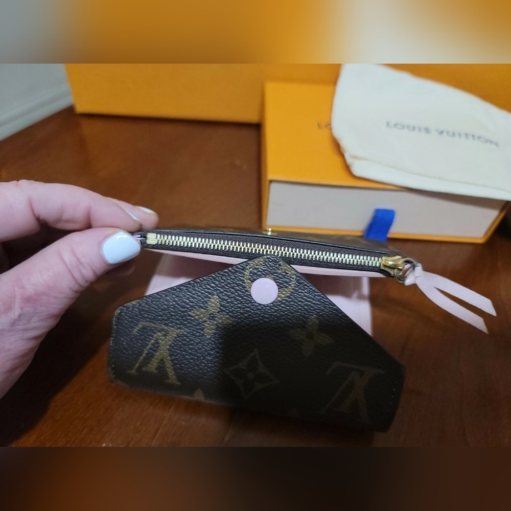 Louis Vuitton Monogram Victorine Wallet - Picture 4 of 9